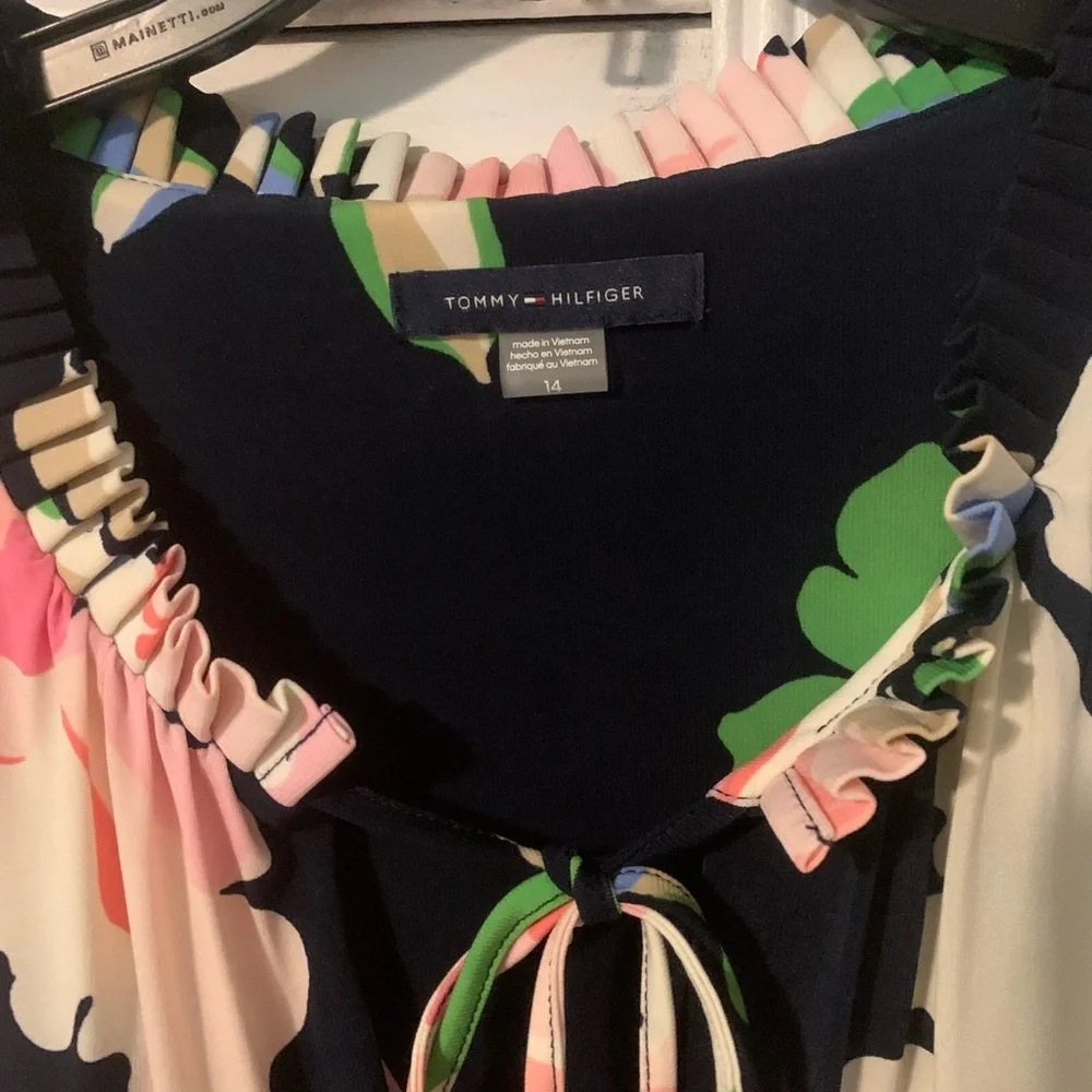 PRICE DROP⬇️⬇️⬇️ Floral Sleeveless Maxi Dress - Navy, Pink, Green - Picture 3 of 9
